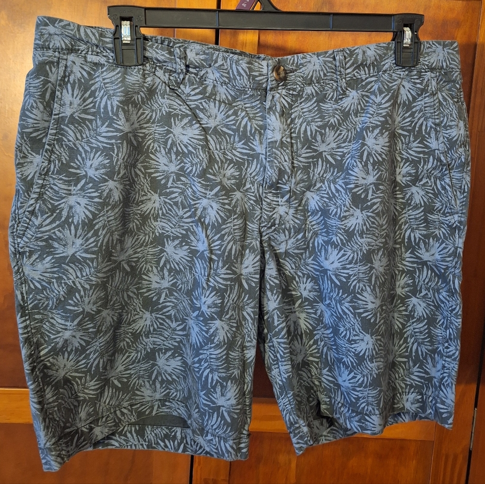 GOODFELLOW men's short. Size 38, 9" inseam.
